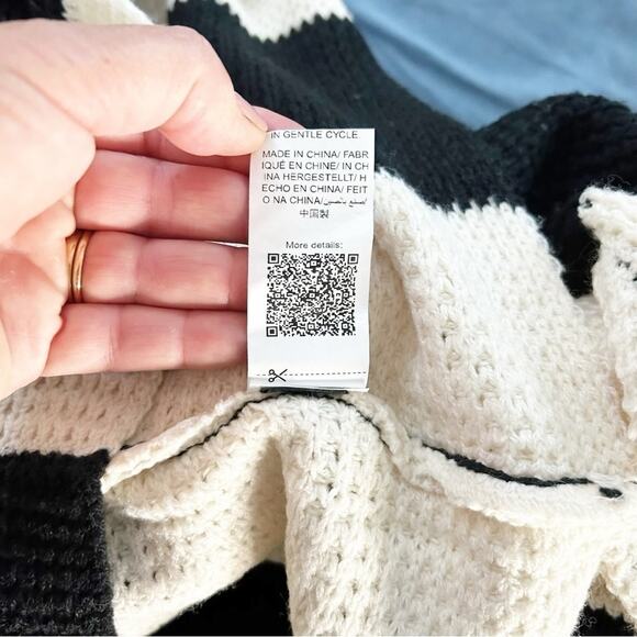 SHEIN Drop Shoulder Two Tone Sweater Black White Long Sleeves Pullover Size M - Picture 3 of 5